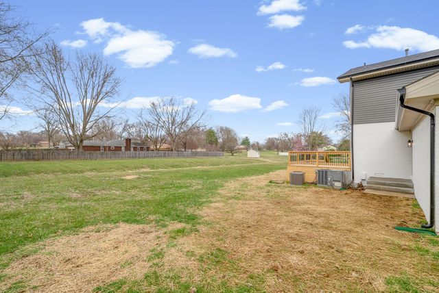 1022 Great Oaks Dr, Hopkinsville, KY 42240