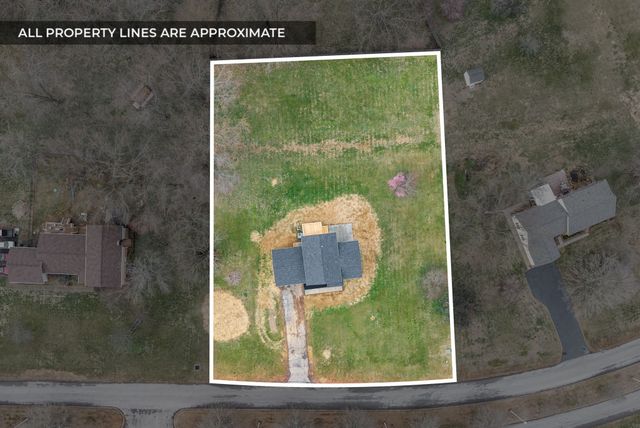 1022 Great Oaks Dr, Hopkinsville, KY 42240