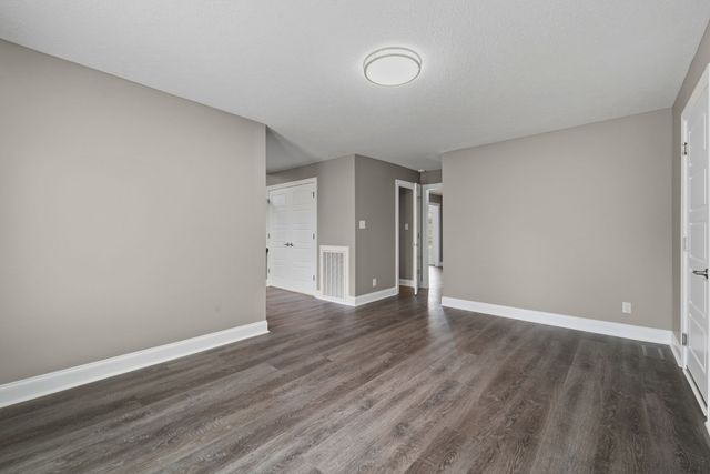 1022 Great Oaks Dr, Hopkinsville, KY 42240