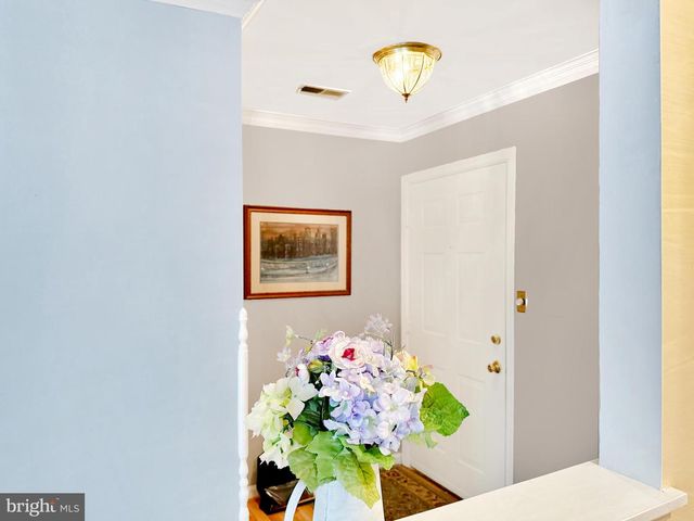 1 GINFORD PL #202, Catonsville, MD 21228