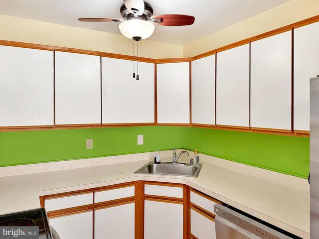 1 GINFORD PL #202, Catonsville, MD 21228