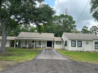 2201 Oleander Drive, Dickinson, TX 77539