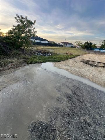 2718 24th ST SW, Lehigh Acres, FL 33976