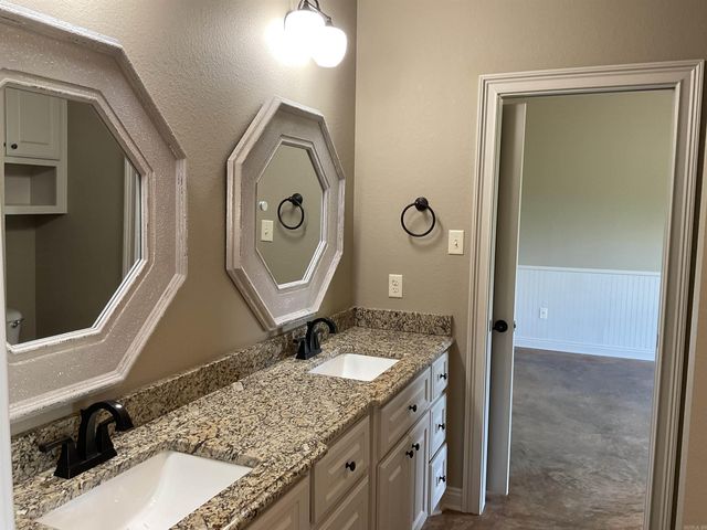 175 Vernon Harvey Rd, Beebe, AR 72143