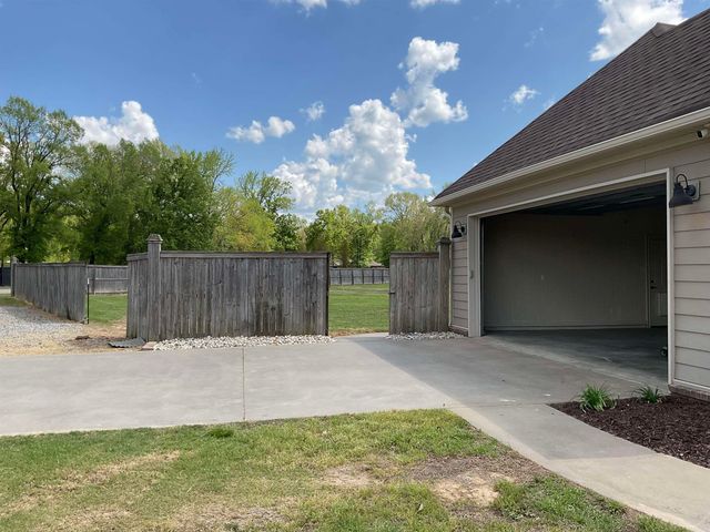 175 Vernon Harvey Rd, Beebe, AR 72143