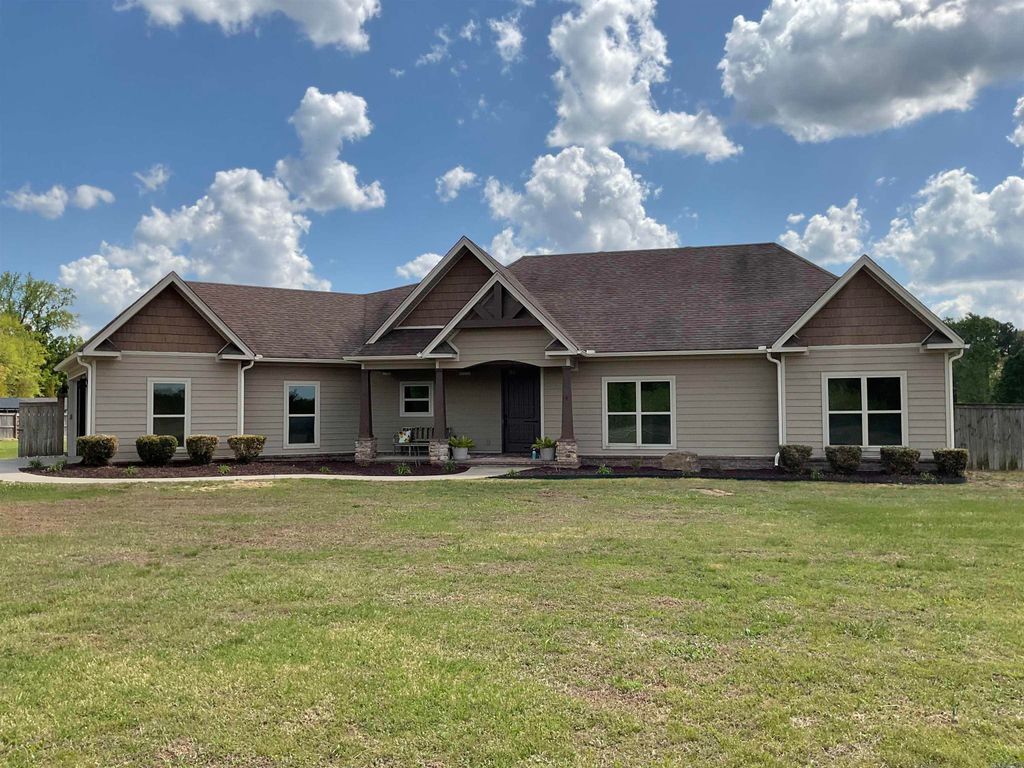 175 Vernon Harvey Rd, Beebe, AR 72143