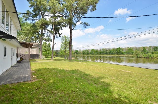 621 Brook Hollow Drive, Conroe, TX 77385