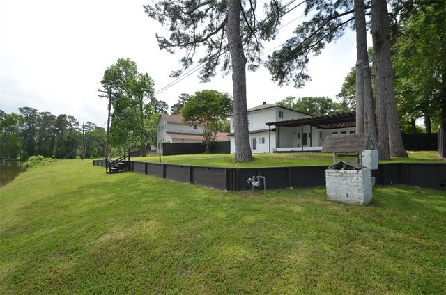 621 Brook Hollow Drive, Conroe, TX 77385