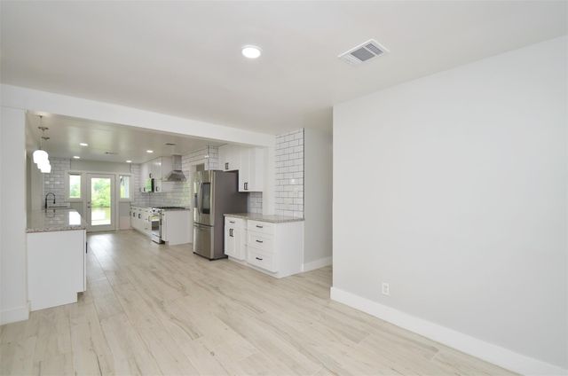 621 Brook Hollow Drive, Conroe, TX 77385