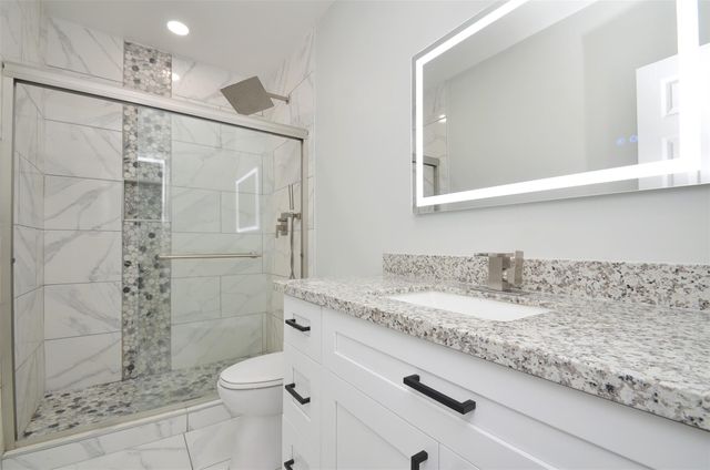 621 Brook Hollow Drive, Conroe, TX 77385