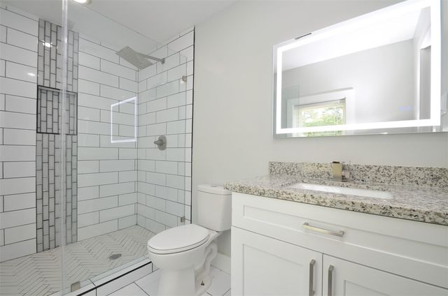 621 Brook Hollow Drive, Conroe, TX 77385