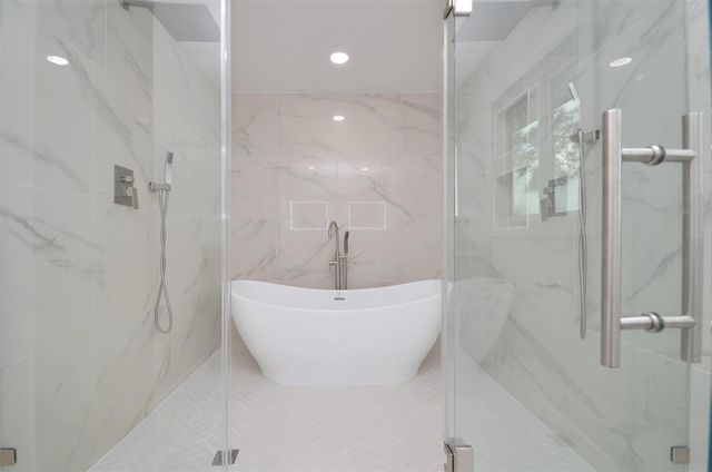 621 Brook Hollow Drive, Conroe, TX 77385