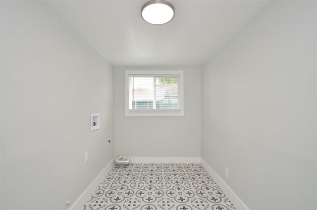 621 Brook Hollow Drive, Conroe, TX 77385