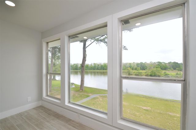 621 Brook Hollow Drive, Conroe, TX 77385