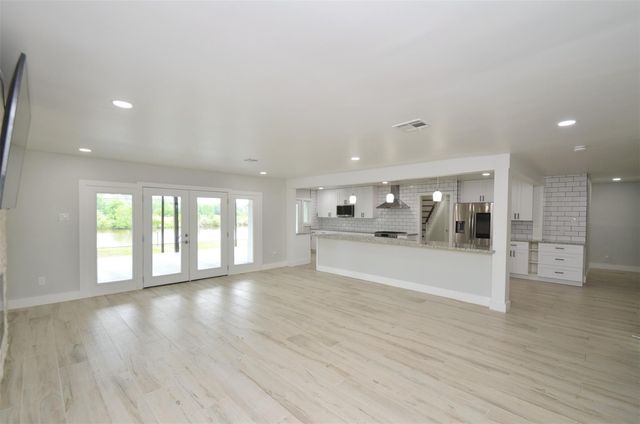 621 Brook Hollow Drive, Conroe, TX 77385