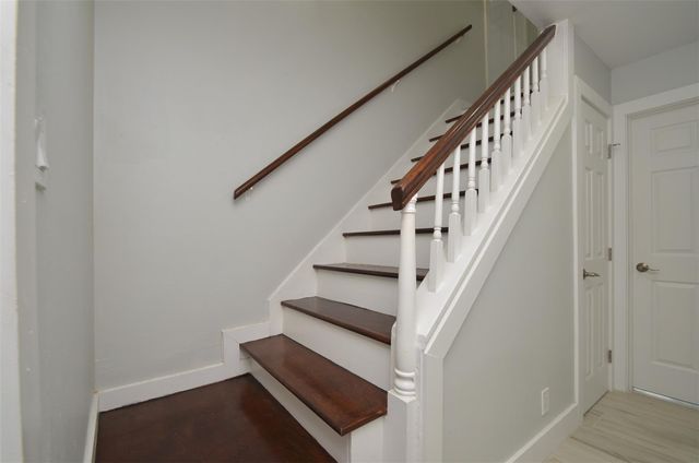 621 Brook Hollow Drive, Conroe, TX 77385