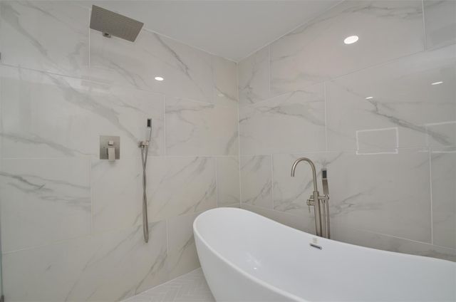 621 Brook Hollow Drive, Conroe, TX 77385