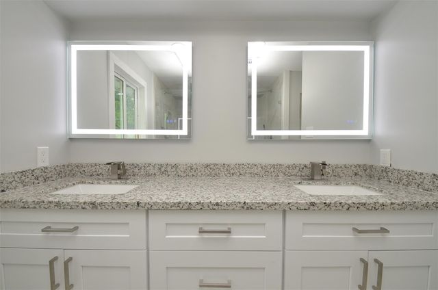 621 Brook Hollow Drive, Conroe, TX 77385