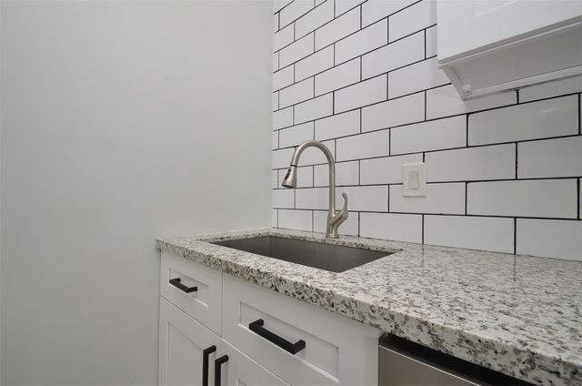 621 Brook Hollow Drive, Conroe, TX 77385