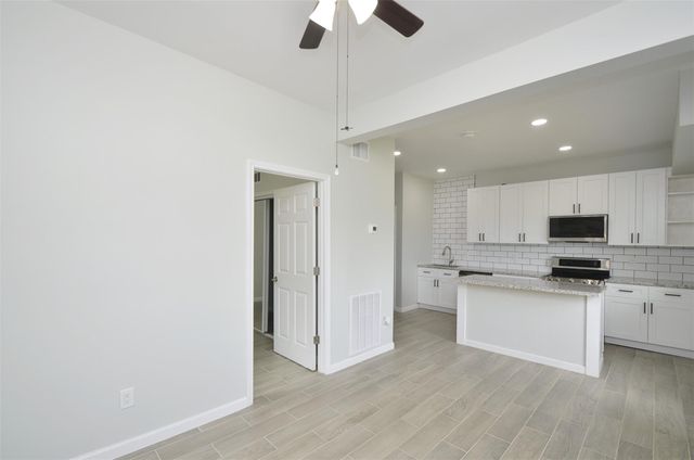 621 Brook Hollow Drive, Conroe, TX 77385