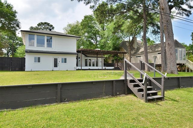 621 Brook Hollow Drive, Conroe, TX 77385