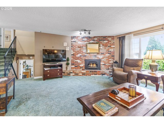 7693 Se STRAWBERRY Ln, Milwaukie, OR 97267