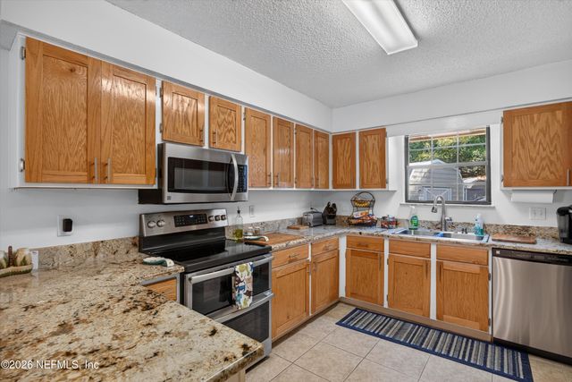 2435 RANGE LINE Road, Middleburg, FL 32068