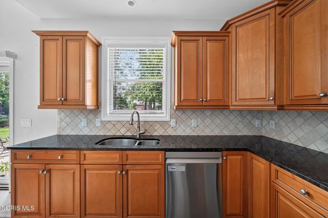8855 Walnut Trail, Sylvania, OH 43560