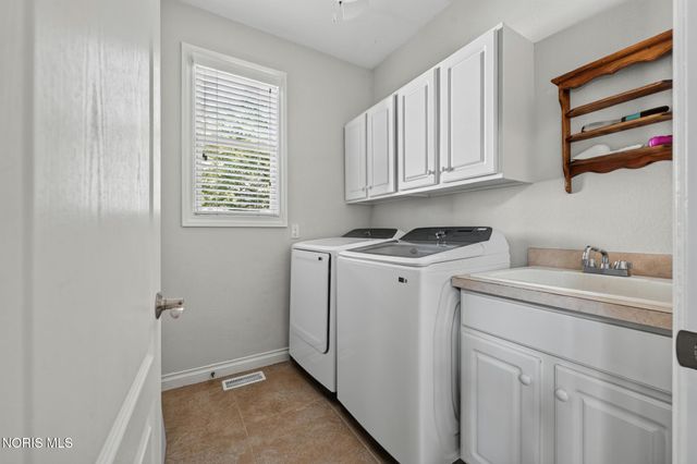 8855 Walnut Trail, Sylvania, OH 43560