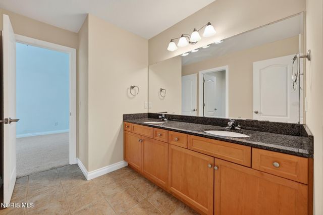 8855 Walnut Trail, Sylvania, OH 43560
