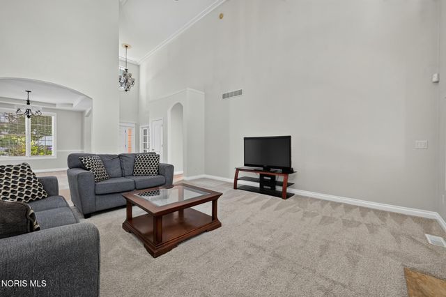 8855 Walnut Trail, Sylvania, OH 43560