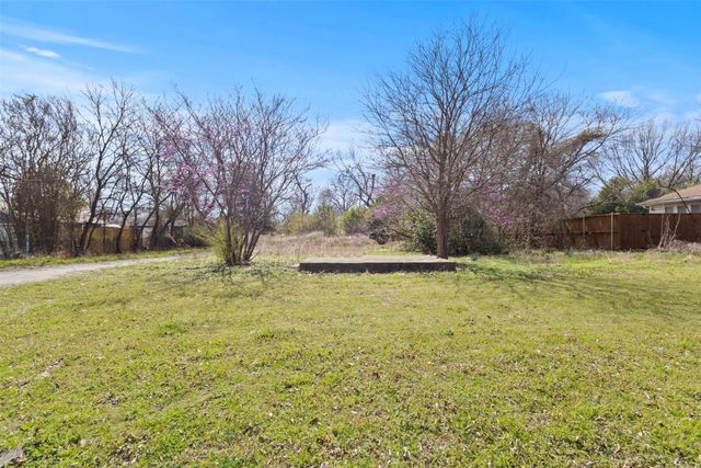124 E 6th Street, Lancaster, TX 75146
