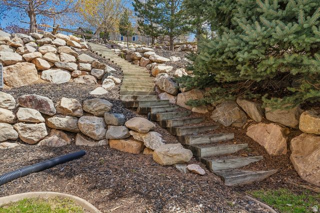 1714 RIDGE POINT DR, Bountiful, UT 84010