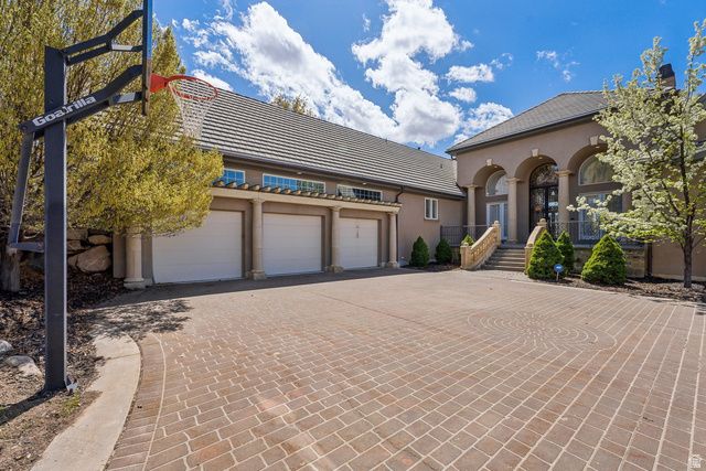 1714 RIDGE POINT DR, Bountiful, UT 84010