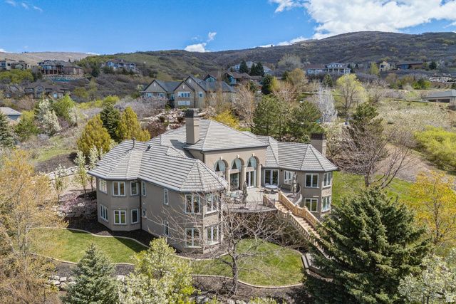 1714 RIDGE POINT DR, Bountiful, UT 84010