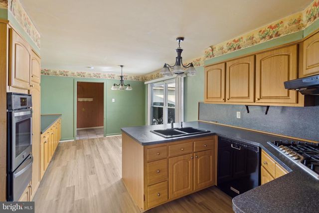 11 DRIALO DR, Allentown, NJ 08501