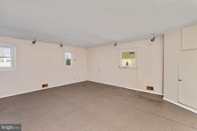 11 DRIALO DR, Allentown, NJ 08501