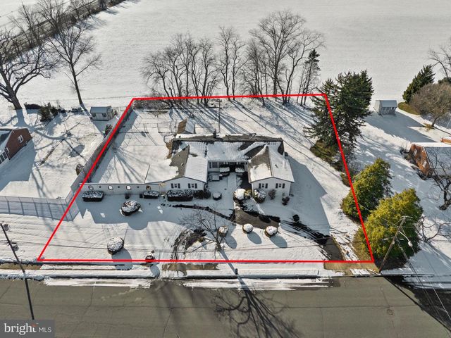 11 DRIALO DR, Allentown, NJ 08501