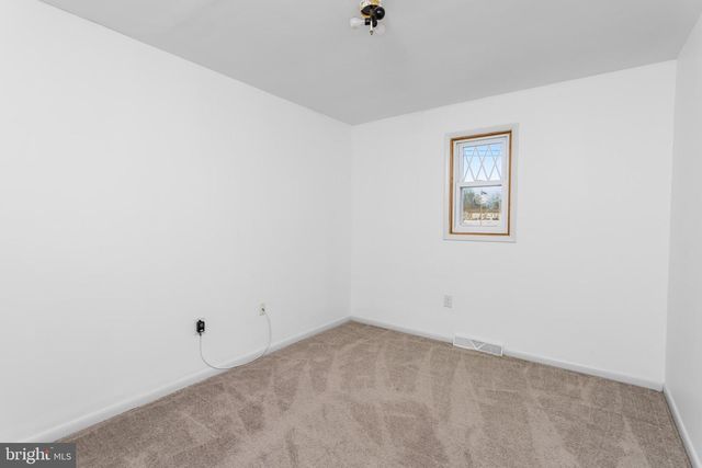 11 DRIALO DR, Allentown, NJ 08501