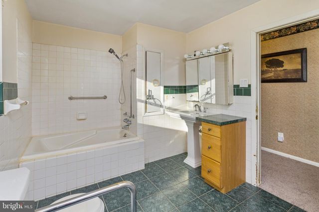 11 DRIALO DR, Allentown, NJ 08501