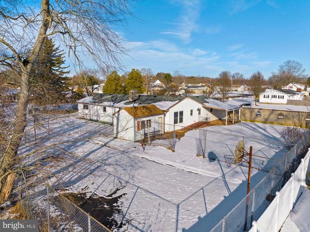 11 DRIALO DR, Allentown, NJ 08501