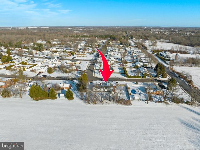 11 DRIALO DR, Allentown, NJ 08501