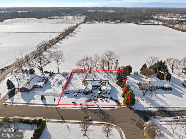 11 DRIALO DR, Allentown, NJ 08501