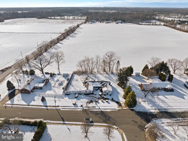 11 DRIALO DR, Allentown, NJ 08501