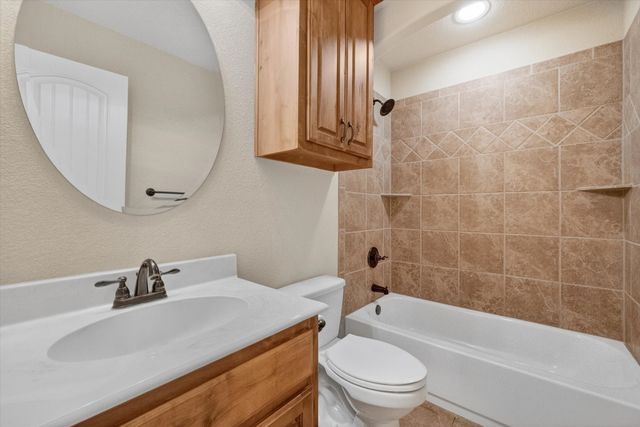 1109 Alexander Court, Midlothian, TX 76065