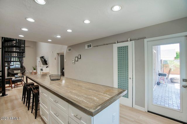 1058 E WHITTON Avenue, Phoenix, AZ 85014