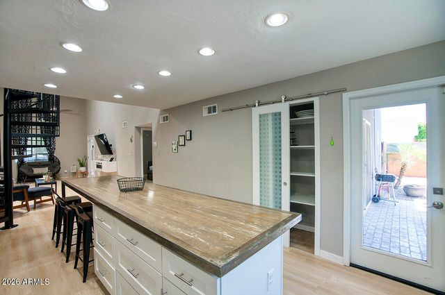 1058 E WHITTON Avenue, Phoenix, AZ 85014