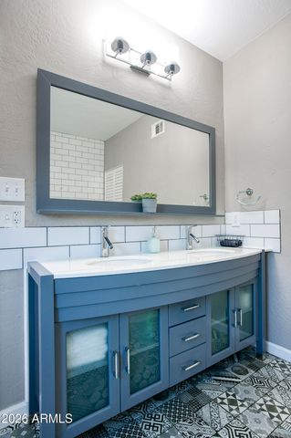 1058 E WHITTON Avenue, Phoenix, AZ 85014