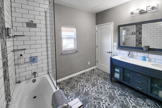 1058 E WHITTON Avenue, Phoenix, AZ 85014