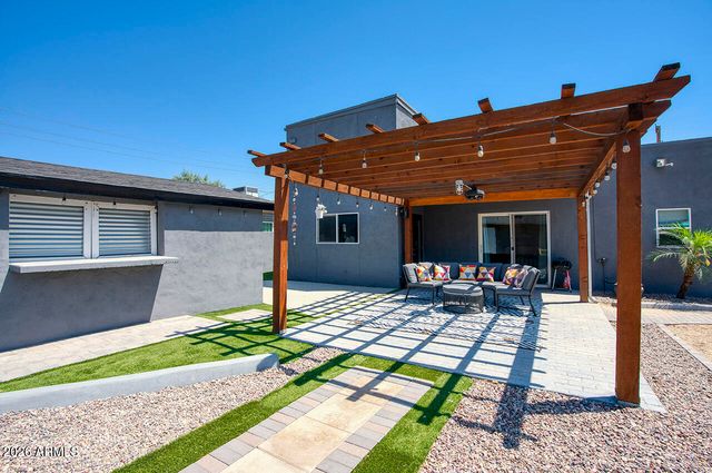 1058 E WHITTON Avenue, Phoenix, AZ 85014